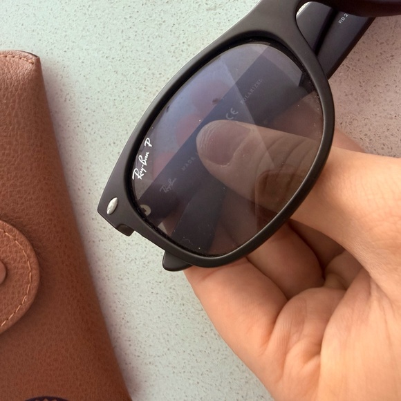 NWOT Rayban New Wayfarer Classic Polarized Matte Black Frame/Blue Grey Lenses - Picture 14 of 14